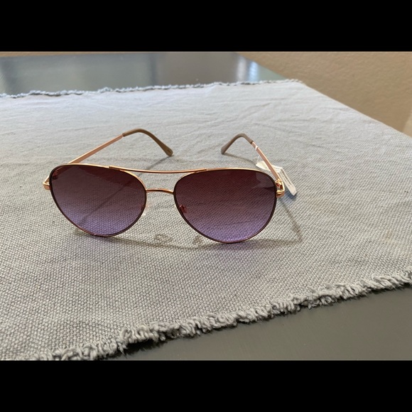 Tahari sunglasses new - Picture 7 of 16